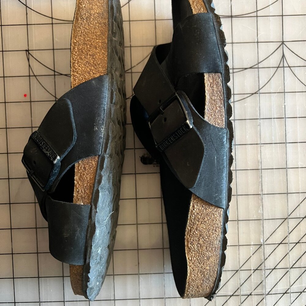 Birkenstock Women's Black Cross-Strap Sandals - Picture 2 of 12